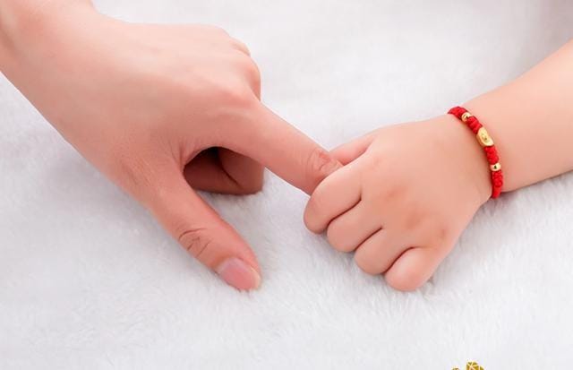 5 Món Trang Sức Cho Trẻ Em Mang Ý Nghĩa Phong Thủy Và May Mắn