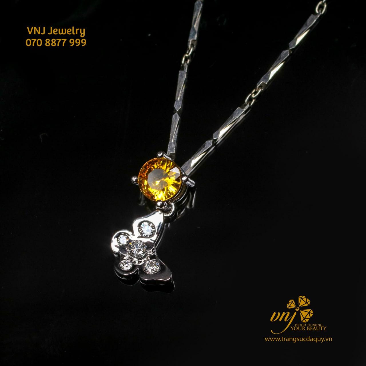 Mặt Dây Chuyền Bướm Kim Cương Sapphire Vàng (2)