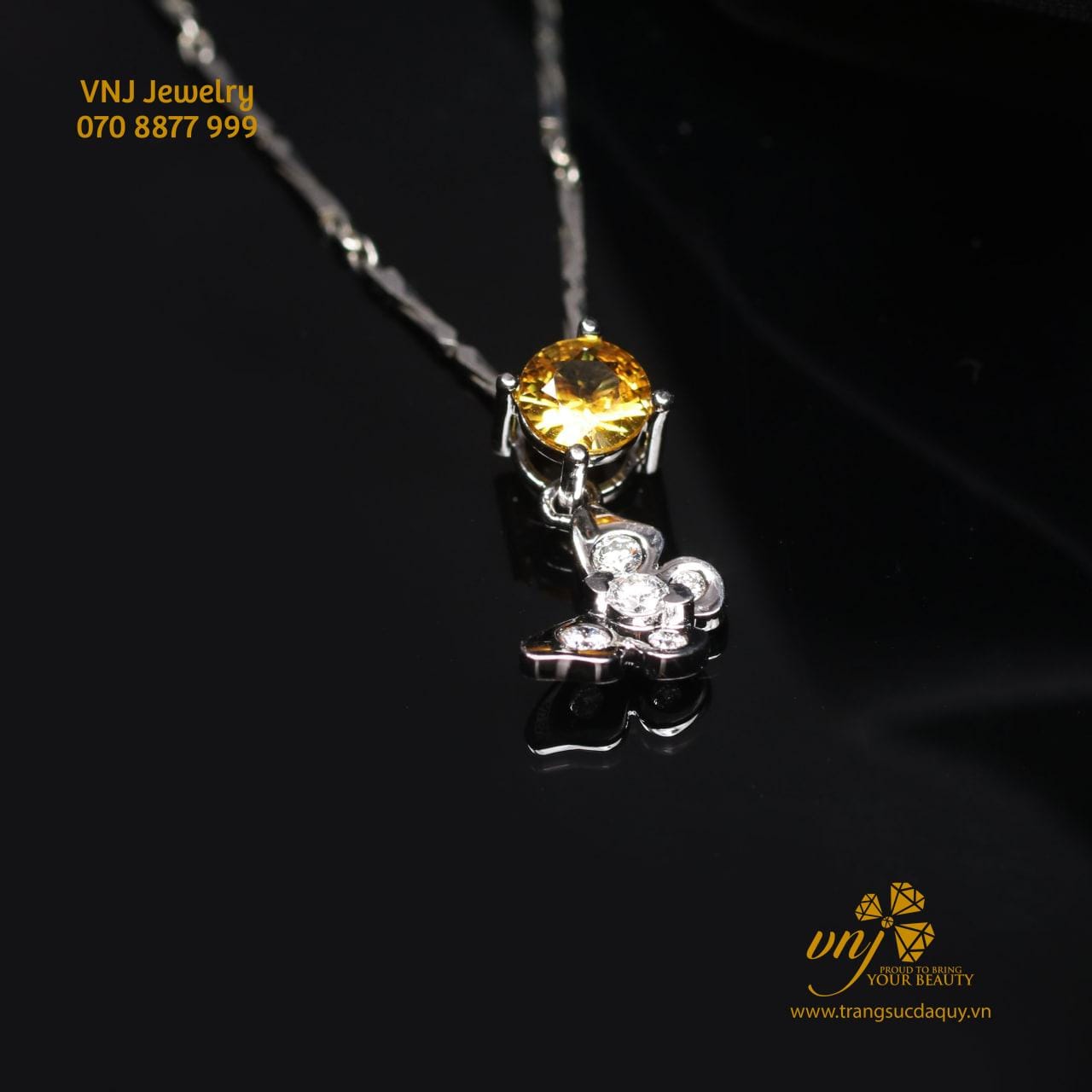 Mặt Dây Chuyền Bướm Kim Cương Sapphire Vàng (3)
