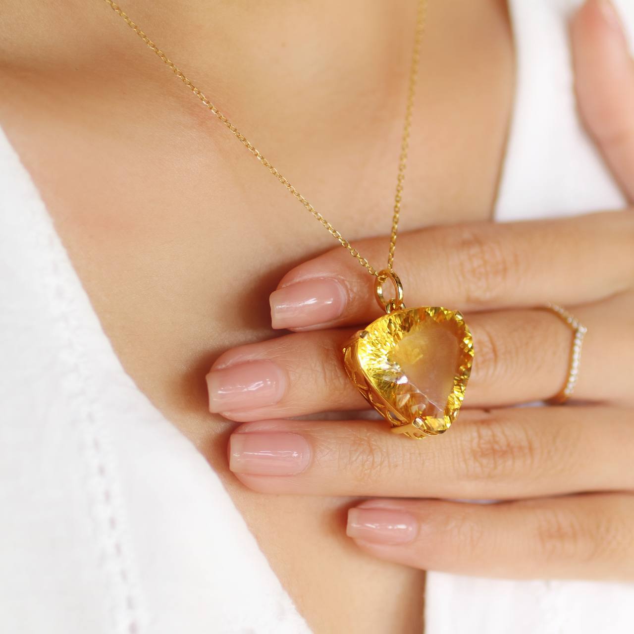 Mặt Dây Chuyền Citrine Bọc Vàng MDQV7