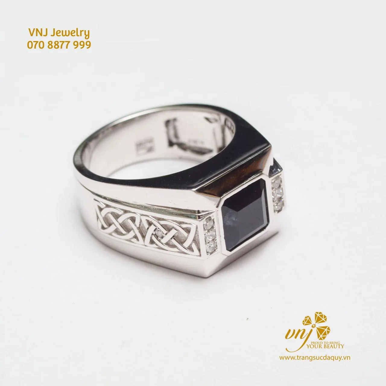 Nhẫn đá Sapphire đen (2)