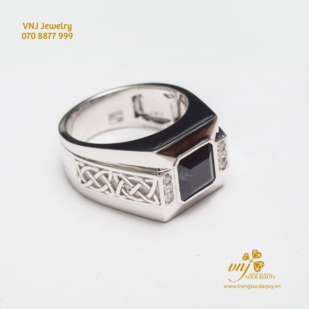 Nhẫn đá Sapphire đen (2)