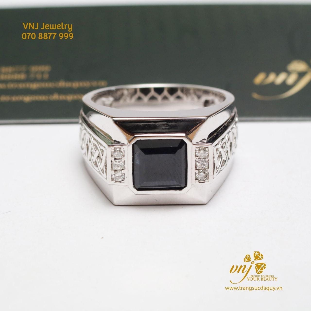 Nhẫn đá Sapphire đen