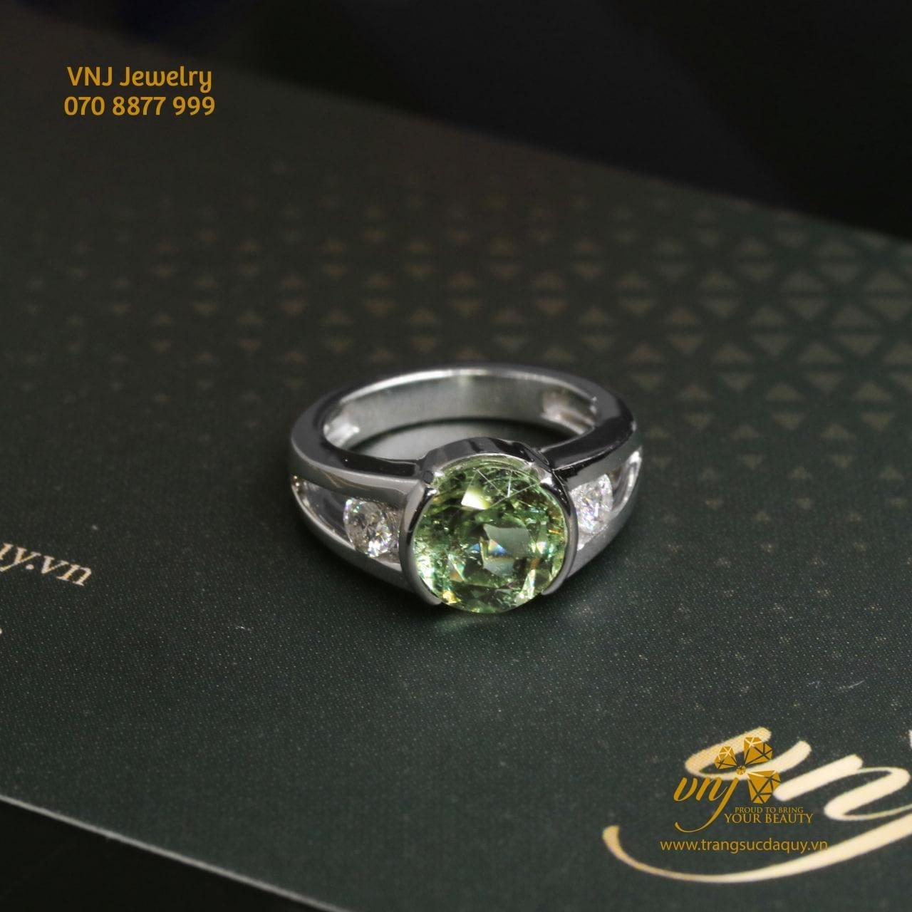 Nhẫn Đá Sapphire Xanh Lá (4)