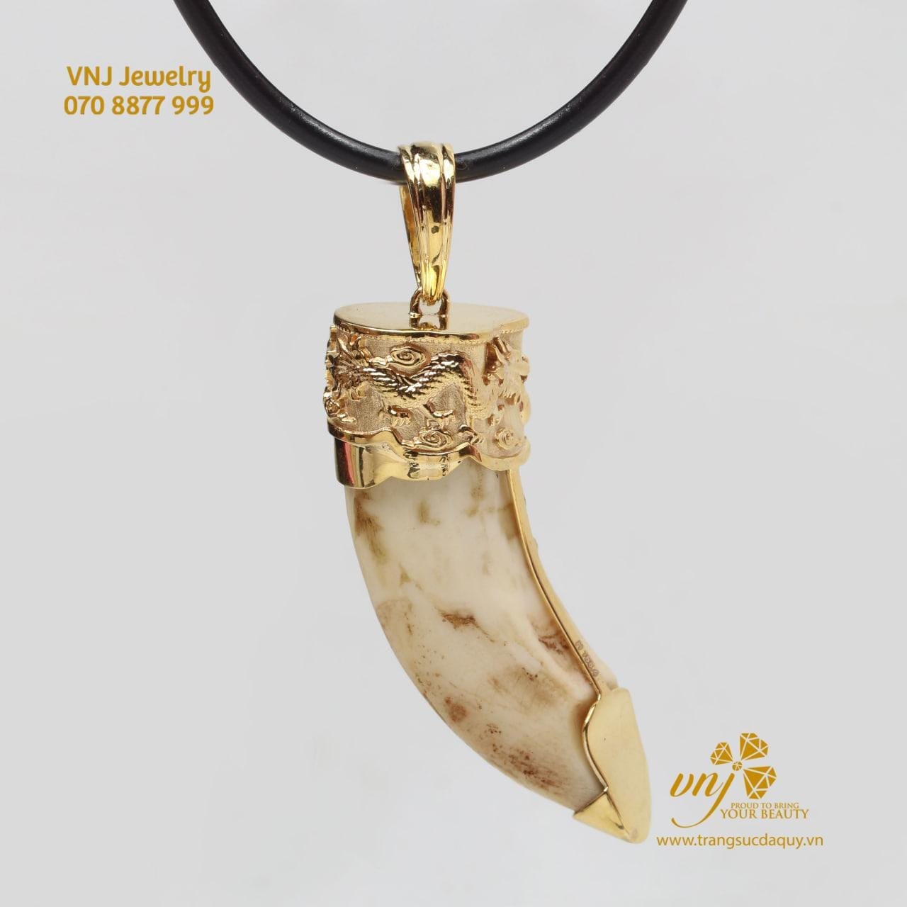 Nanh Thú Bọc Vàng