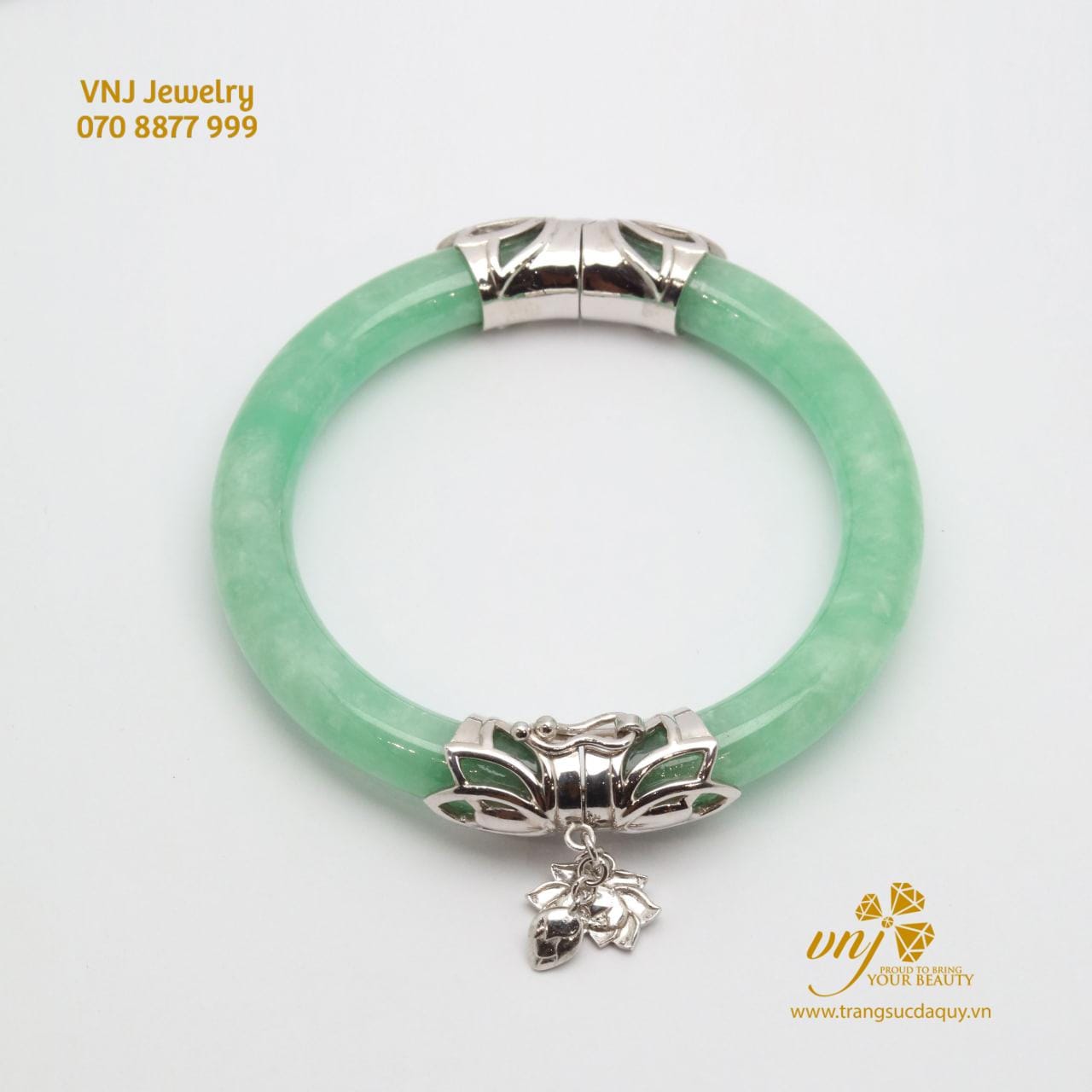 Vòng ngọc bọc hoa sen kèm charm