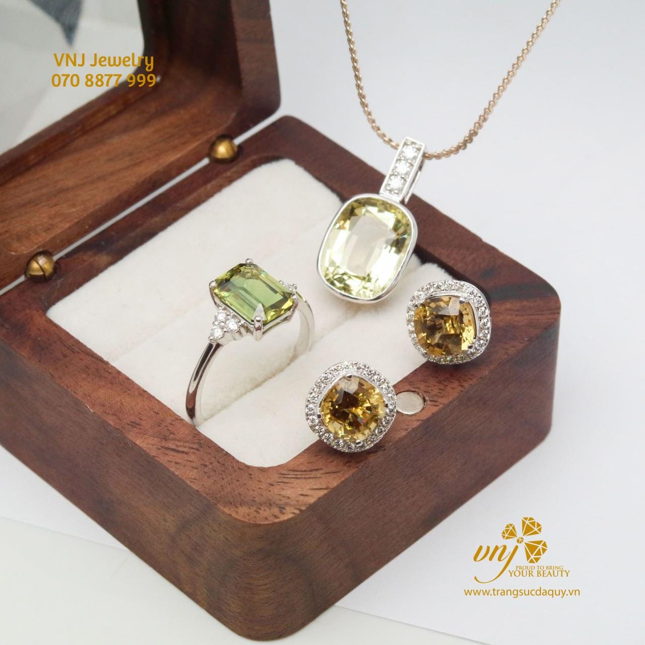 Bộ Trang Sức Đá Sapphire Vàng