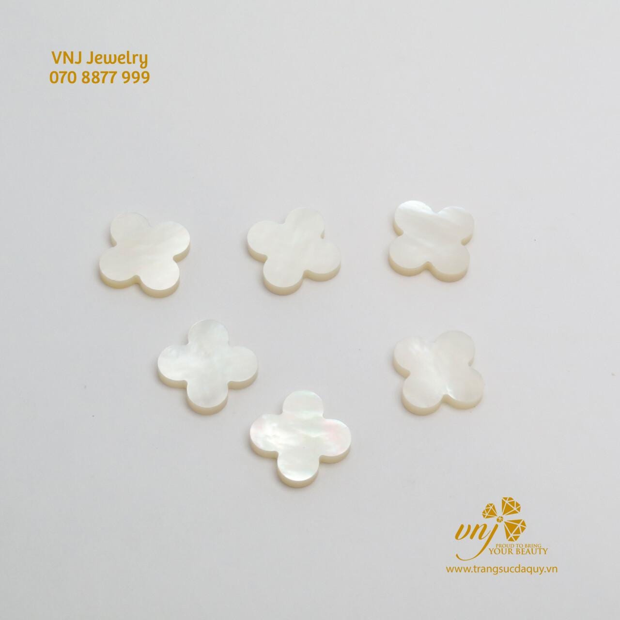 Charm Cỏ 4 Lá Xà Cừ Tự Nhiên