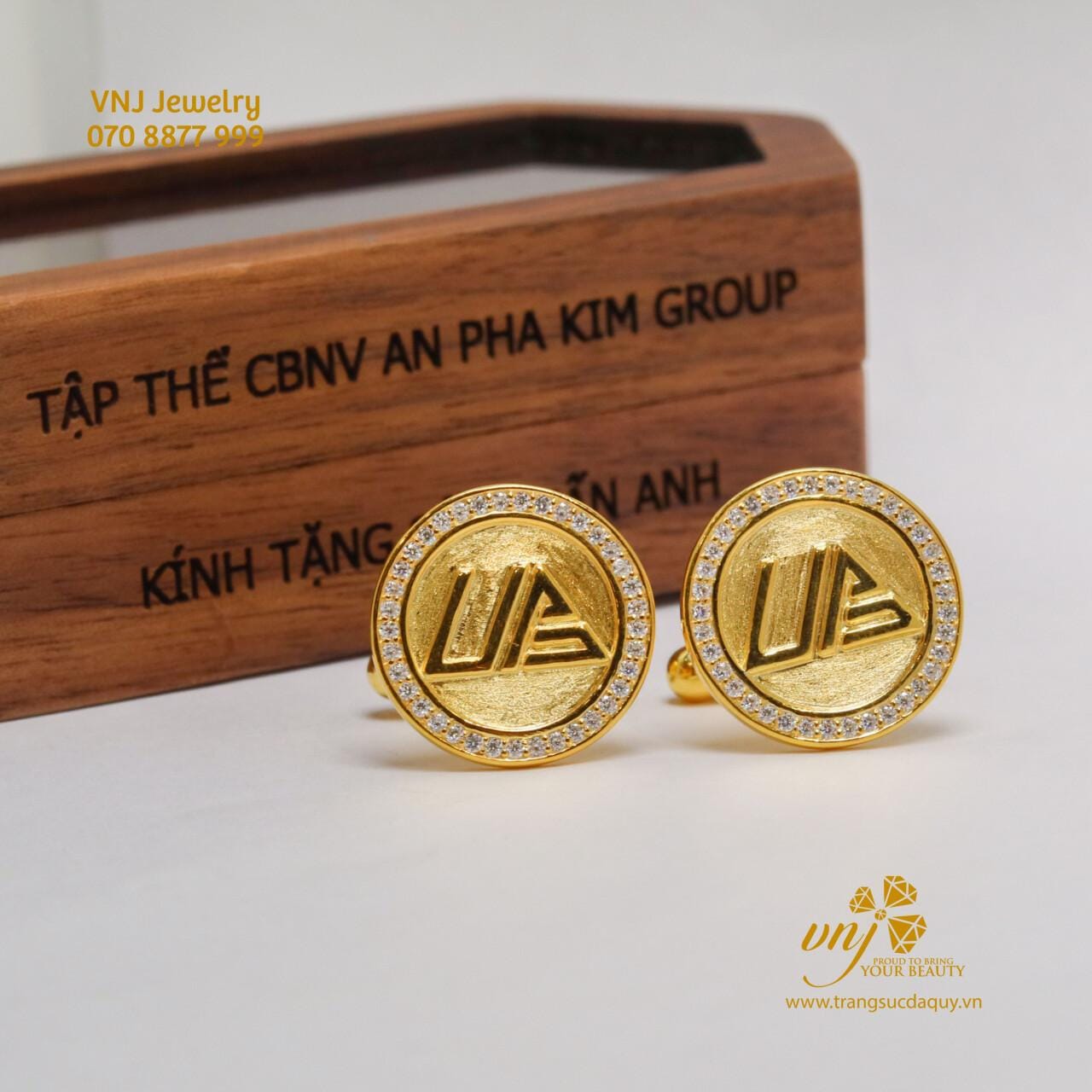 Khuy măng sét khắc logo theo yêu cầu CF48