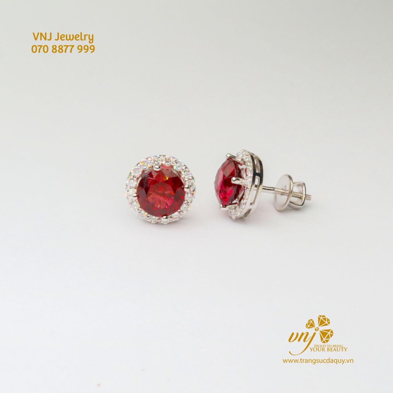 Góc chụp chi tiết bông tai Garnet Halo BTG12 VNJ