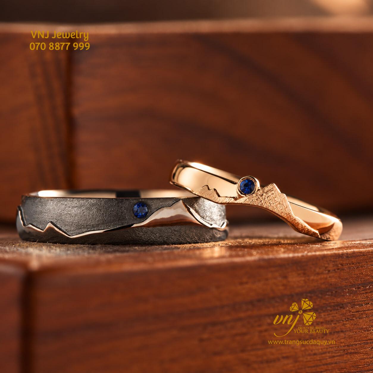 Cặp nhẫn cưới vàng hồng Sapphire Blue NC115